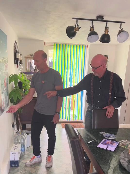 本来公公80大寿想给他一个惊喜，结果在准备的过程中被他发现了