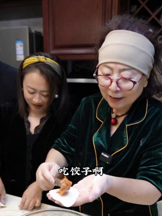 好吃不过饺子,热乎乎的胡萝卜羊肉馅鲜美多汁,好吃不膻