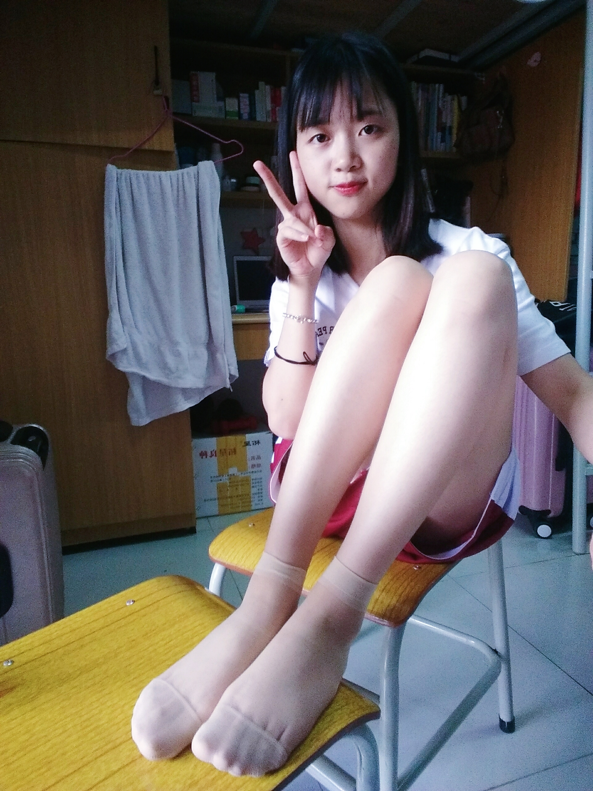 图片[5]-学妹校园寝室短丝系列011期 红萍[71P123M]-六色网
