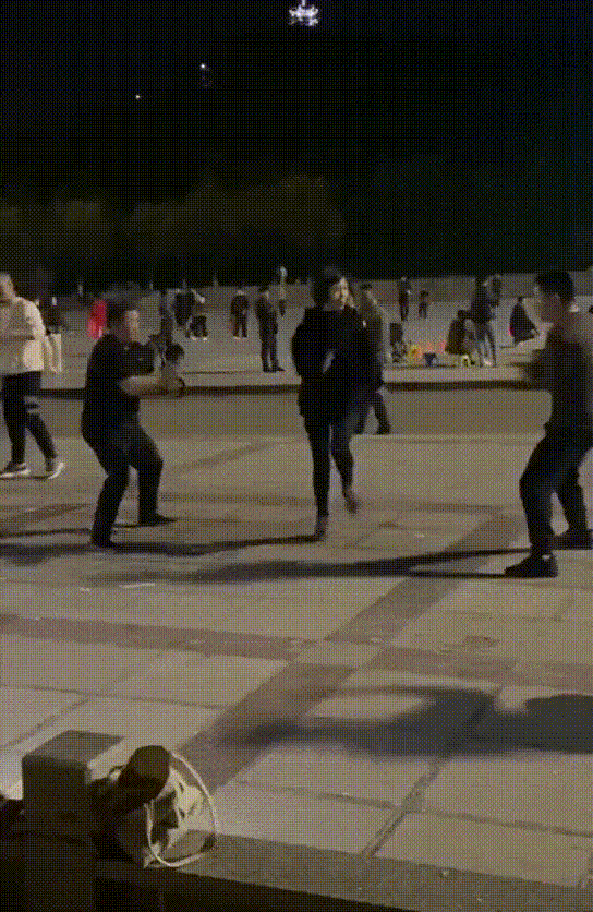 ��һ�ں���ͼ�Ʒ�ϵ�� ����Ǵ�˵�еľ�ͷ�аɣ�