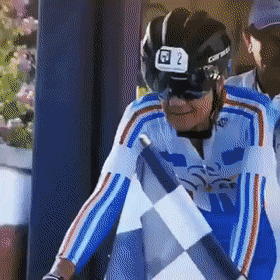 ��һ�ں���ͼ�Ʒ�ϵ�� ����Ǵ�˵�еľ�ͷ�аɣ�