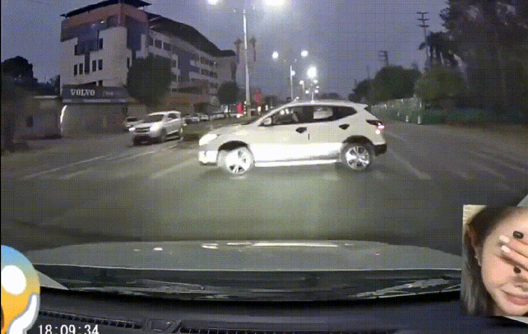 ��һ�ں���ͼ�Ʒ�ϵ�� ����Ǵ�˵�еľ�ͷ�аɣ�