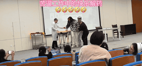 ��һ�ں���ͼ�Ʒ�ϵ�� ��Ϸ��Ů��Ҳ�ǿ��Լ�õ�