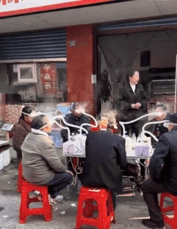 3DM����һ�̵�1644�� ��˿��Ů�ڴ������н���