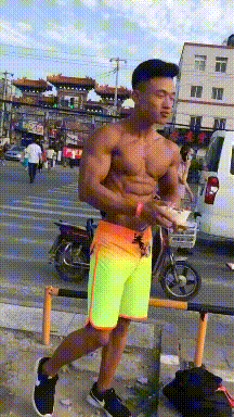 周五福利囧图云飞系列 女子深夜寂寞来店里想亲我