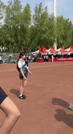 周一内涵囧图云飞系列 美女的鼻子顶我一年的工资