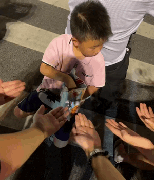 周一内涵囧图云飞系列 美女的鼻子顶我一年的工资