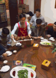 周一内涵囧图云飞系列 美女好亮的黑丝非常吸睛！