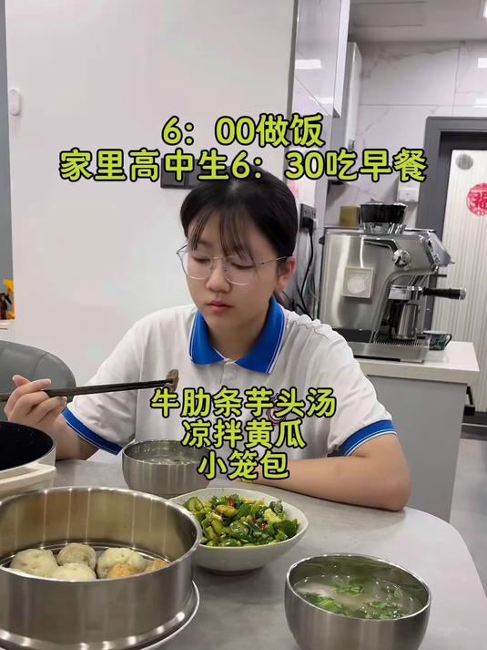 几天不在家敏希都不吃早餐,做个牛肋条芋头汤补补