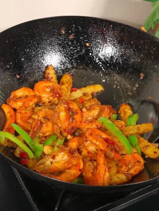 做了一份孩子超爱吃的干锅土豆虾