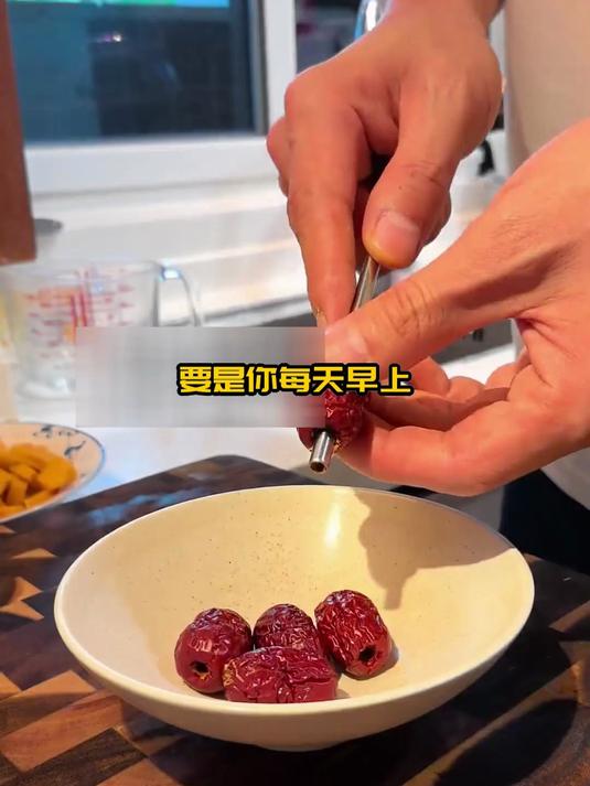 南瓜小米粥搭配百合,养生安神助眠