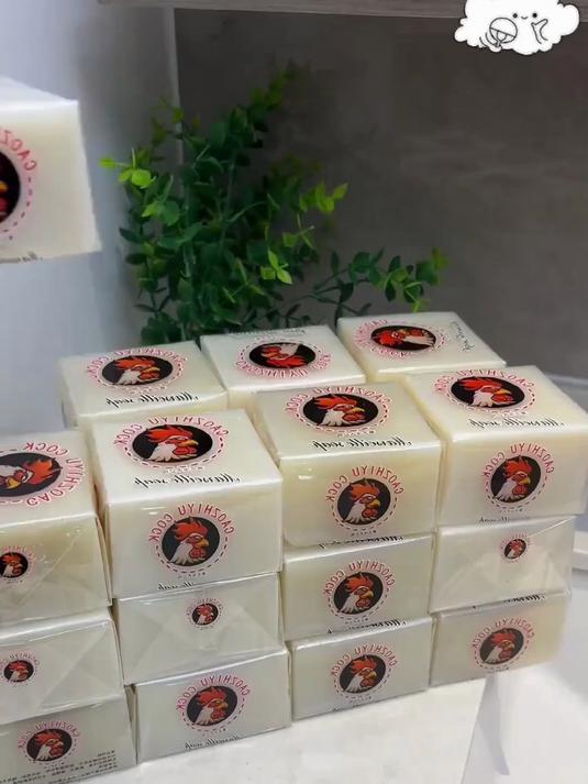 爱穿白衣服的一定要囤几块这个大公鸡皂,搓一搓就洗的很干净