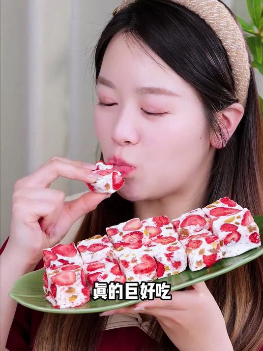 野餐必带!草莓羊奶芙软 fufu,酸甜口感超应景