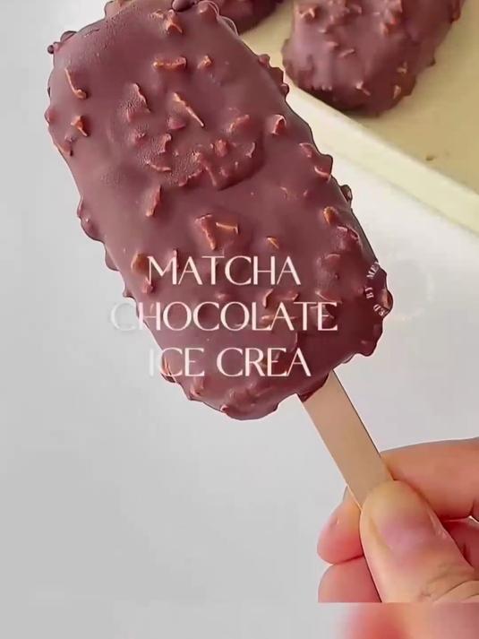 这谁能拒绝抹茶巧克力脆皮雪糕,太好吃了这个快学一下