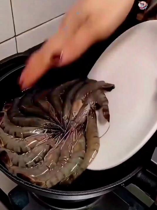 这虾才叫肉厚!海捕黑虎虾,清蒸保留原汁原味的鲜～