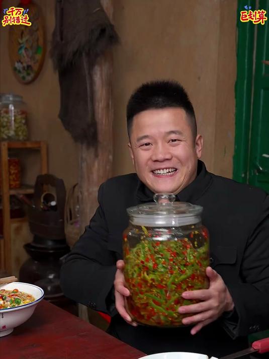 脆嫩剁椒贡菜脆辣响菜下饭菜即食咸菜拌饭榨菜腌制辣椒酱