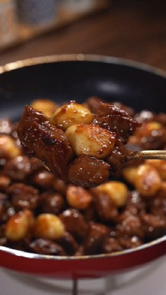 鲜嫩多汁的蒜香牛肉粒,好吃不胖