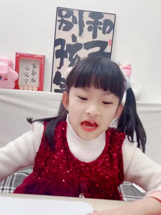 女儿1分钟学会的画哪吒简笔画!