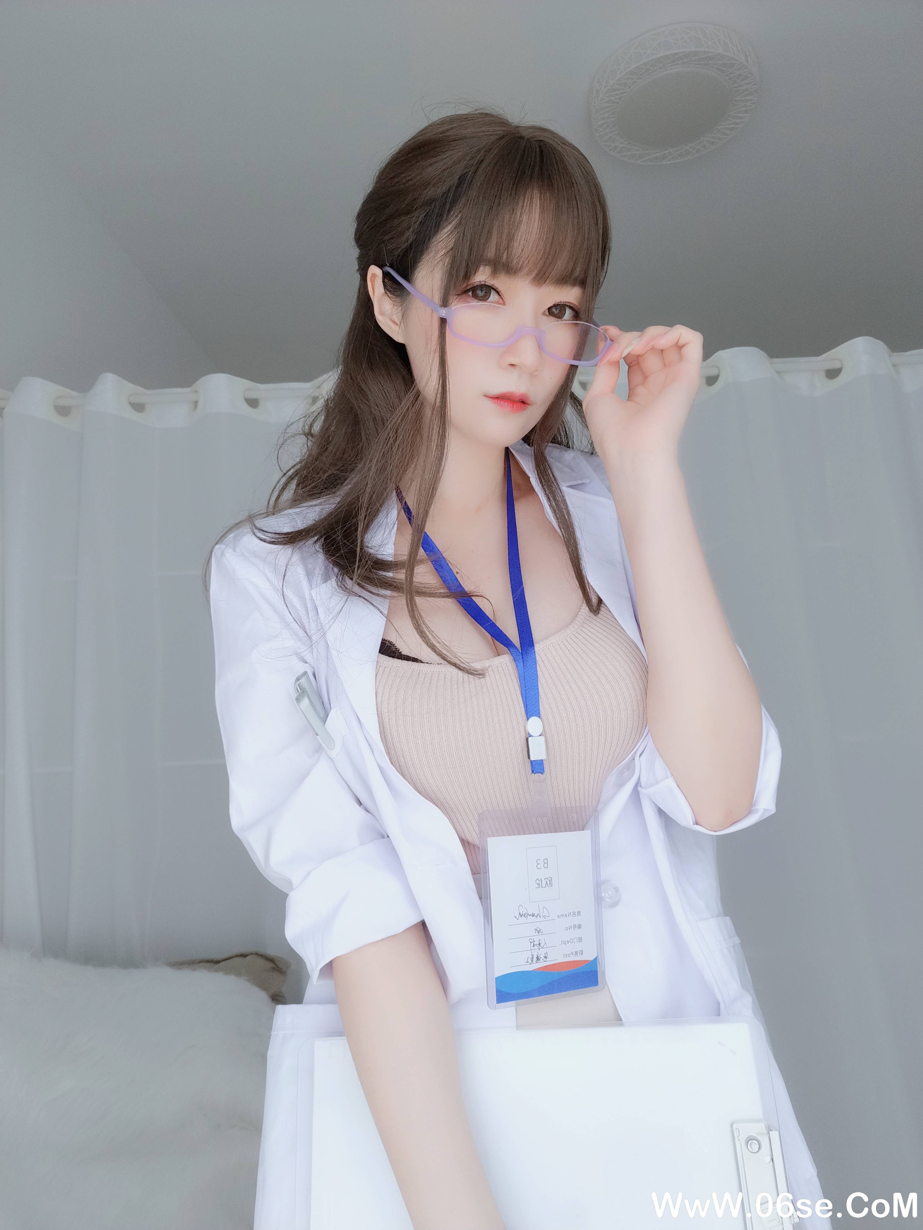 图片[14]-Coser小姐姐白银 NO.060 – 私人医生[159P+6V1.03G]-六色网