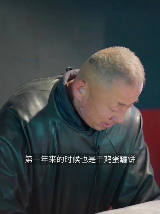 卖酱香饼的老孙 来榆林摆摊13年刚开始摆摊卖鸡蛋灌