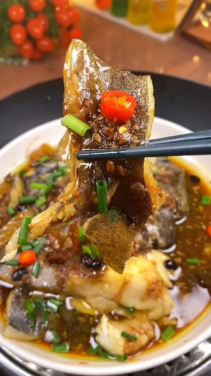 这样做的鸦片鱼头你吃过吗?酱香浓郁 鲜嫩辣爽,# 下饭菜#酱椒鱼头#家常菜
