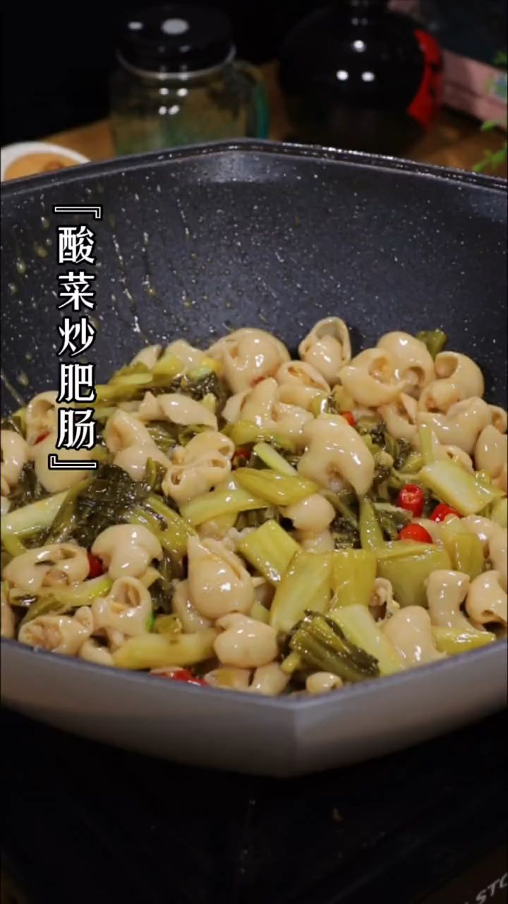 心心相念的酸菜炒肥肠终于安排上了!好吃巨下饭