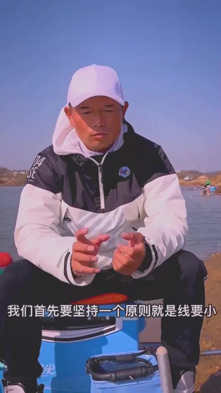 邓刚大师讲解冬天钓鲫鱼如何选钩!