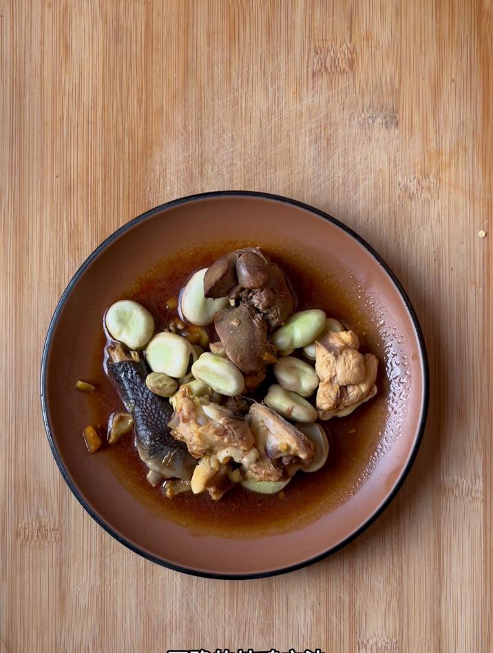 正确的炖鸡方法，鸡肉像我这样炖蚕豆，简单好吃