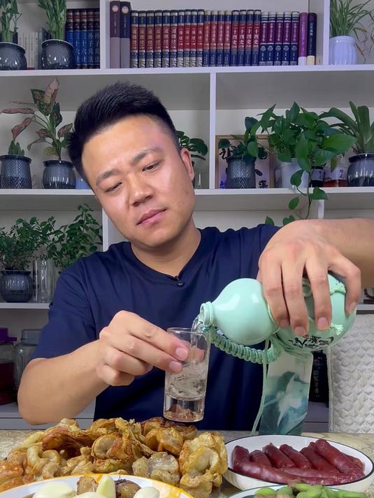 干炸鸡冠油 再来个烤羊腰子 今天这下酒菜属实可以