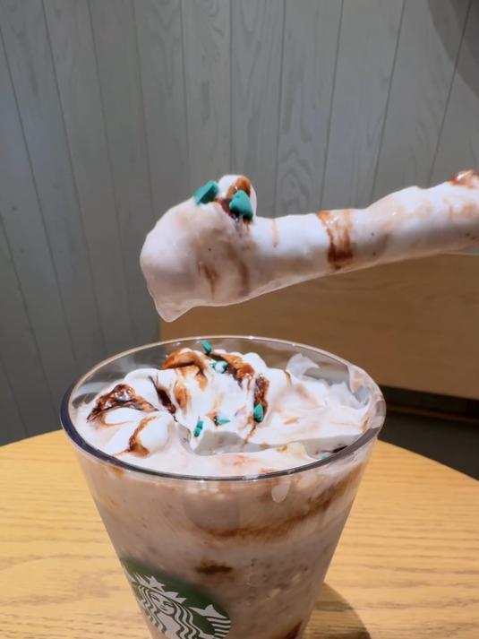 「日本星巴克新产品」焦糖巧克力燕麦牛奶Frappuccino