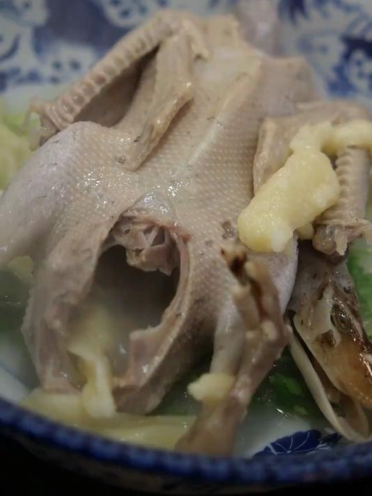 清炖麻鸭 麻鸭的味道很鲜,用它清炖汤太好了