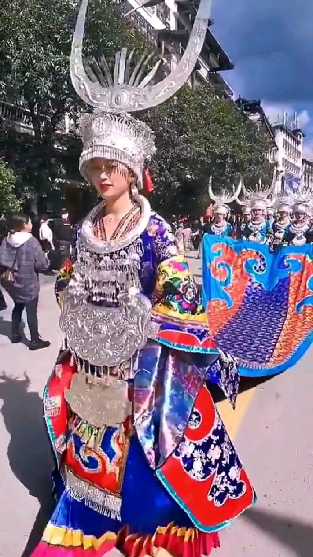 总要去一次西江千户苗寨吧,体验苗寨的风土人情和风俗,传承和传递民族特色文化