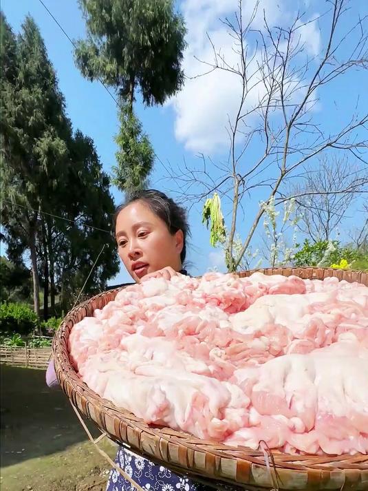 用南方的酸菜包一顿北方的油滋啦饺子