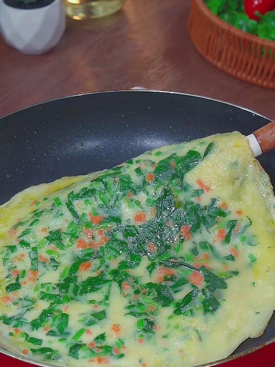 菠菜鸡蛋饼的做法,几分钟搞定,家人们爱吃,你也试试