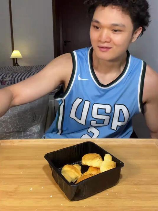 桃李家竟然出了全麦面包 而且出乎意料的 还不错 真的大开眼界了