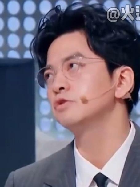 被唱歌耽误的段子手李健,点评张碧晨的歌,逗笑全场丨天赐的声音