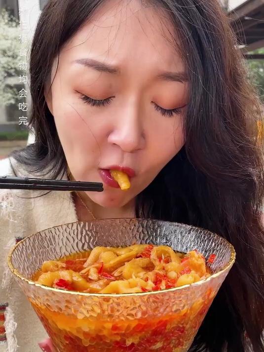 戒不掉的香!酸辣无骨鸡爪超够味,下酒神器开胃到连吃三盘