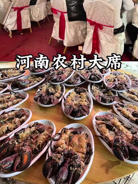 带大家看看1200元一桌的河南大席菜是有多么的丰富！
