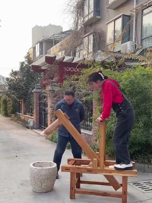 上次摆摊的麻糍,你们说不正宗,这次我可花了大力气做手打麻糍