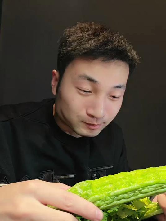 草莓 蓝莓 大猪排 杨肉串 印度泡面 狂炫嘴里