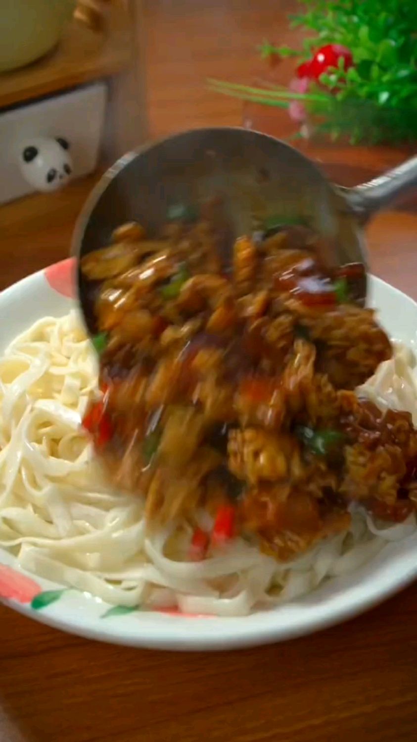 鸡蛋酱拌面的家常做法