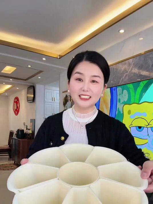 吃火锅还是得用这个旋转火锅配菜盘，有了它再不用洗一堆菜盘子了