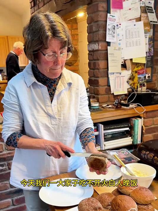 英国公婆做不开火白人晚饭,5分钟做10个三明治