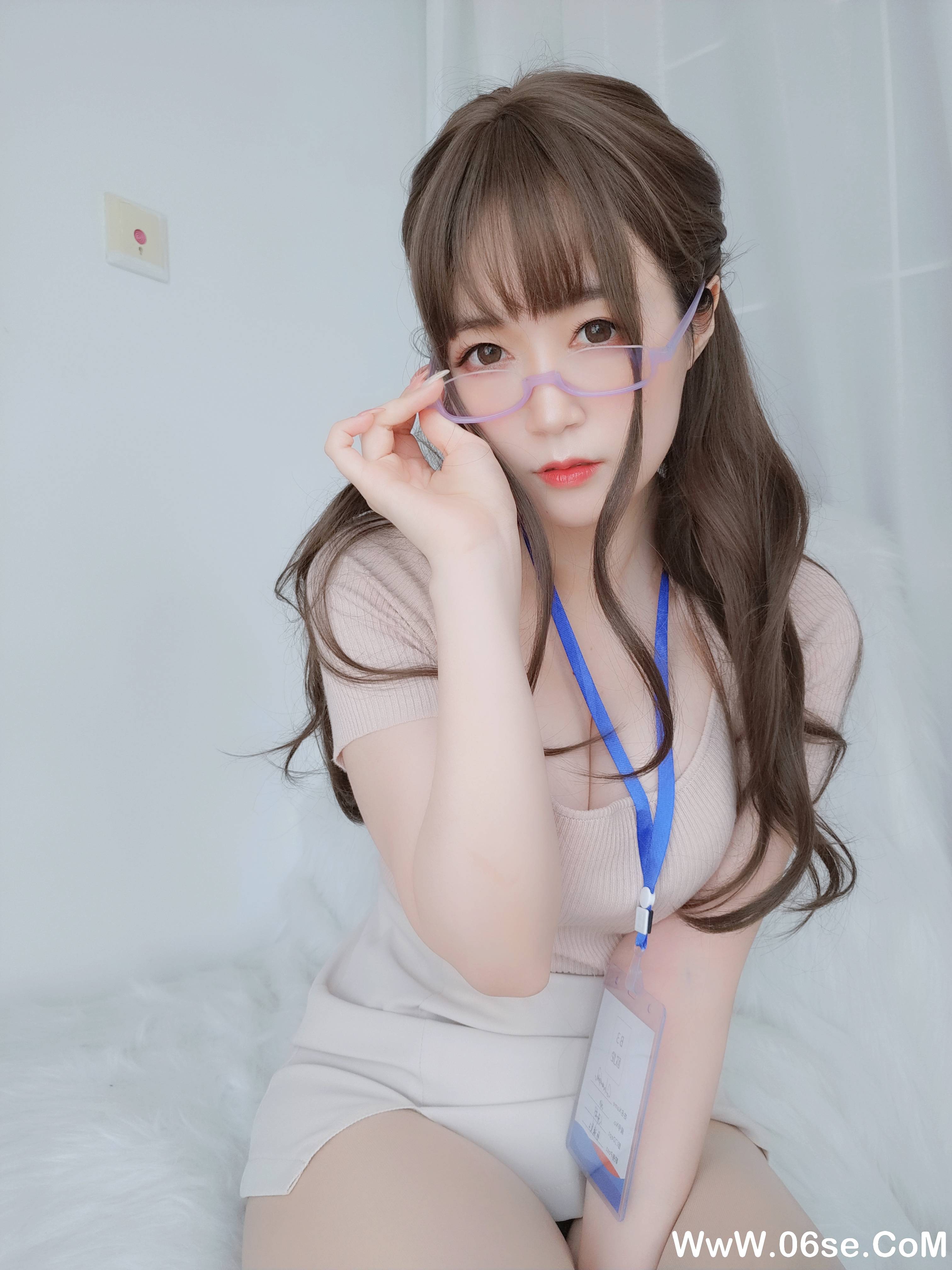 图片[15]-Coser小姐姐白银 NO.060 – 私人医生[159P+6V1.03G]-六色网