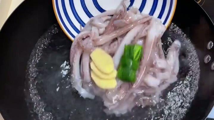 干锅鱿鱼虾:麻辣鲜香 #美食教程 #家常菜 #我的厨房日记 #好吃到停不下来 #干锅鱿鱼虾