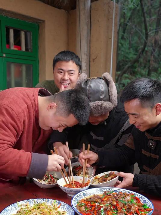 剁椒酱蒸鸡翅!鸡翅嫩而不柴,剁椒香渗进肉里