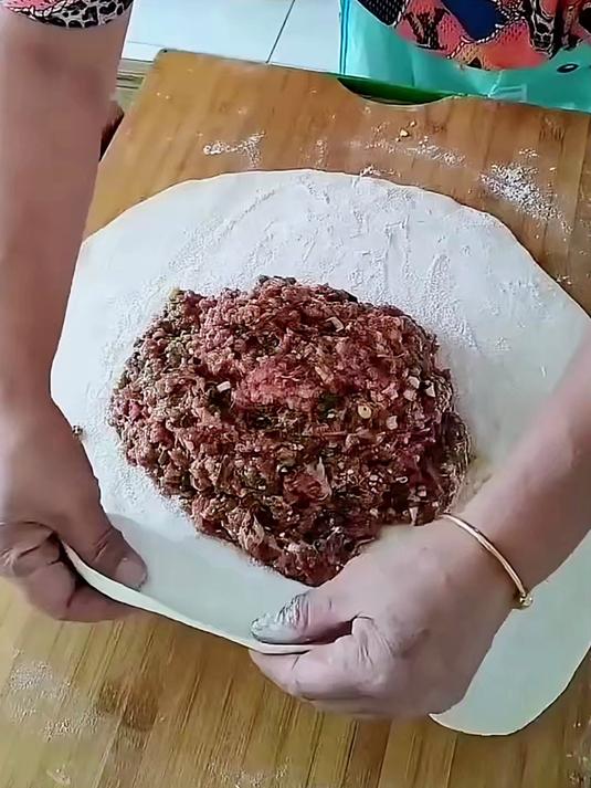 超大肉馅包子