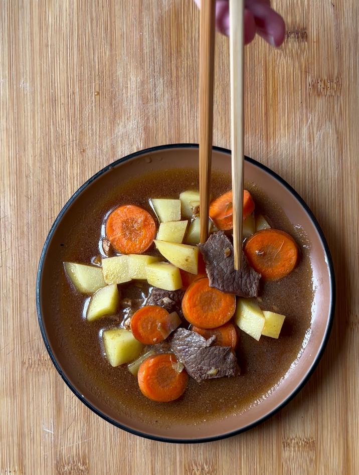 土豆炖牛腩的做法怎样又烂又软,像我这样做就行了