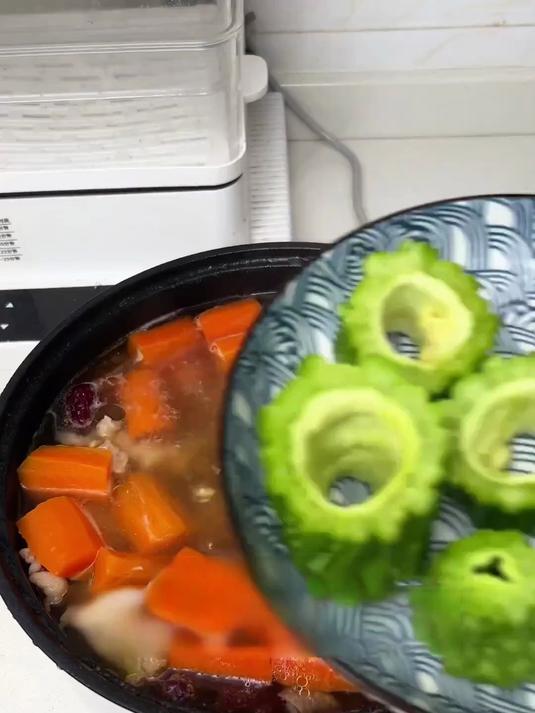 润养苦瓜黄豆煲排骨,清热解暑缓解燥热