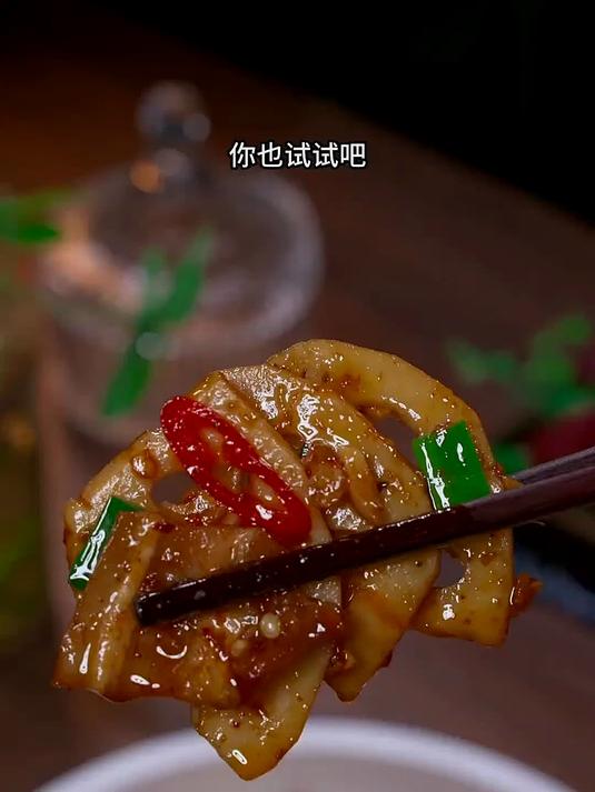 家常小炒藕片:简单易做,脆嫩爽口,绝对让你停不下来!